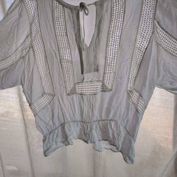 🛍️4 For $15🛍️Black Rainn White Blouse with Crochet Accents - Picture 2 of 8